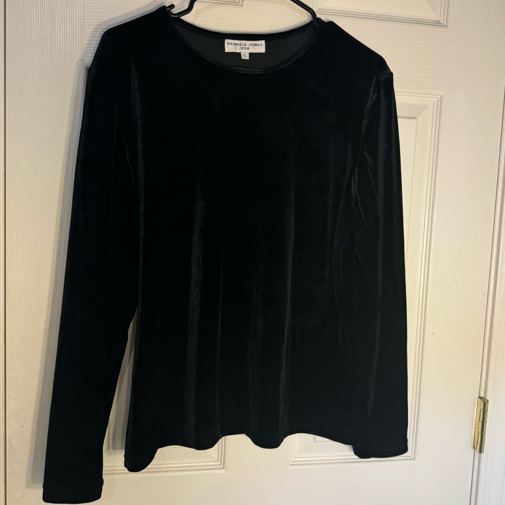 Patricia Jones Black Velour Velvet long sleeve stretch practical magic witchy